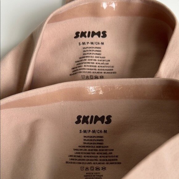 NWOT SKIMS Seamless Sculpt Mid Waist Thongs (2 PACK) - S/M - Picture 4 of 4